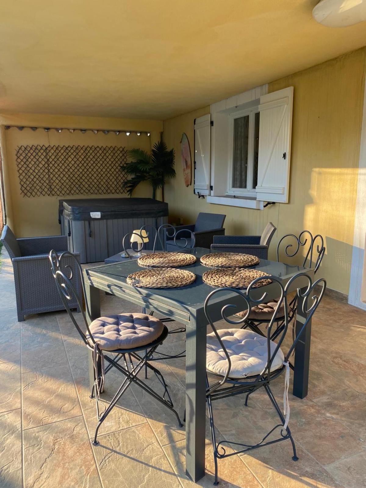 Agreable Rez De Jardin Avec Piscine Et Jacuzzi Lägenhet Cervione Exteriör bild